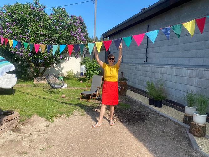 aufgehängte Fähnchenschlange im Außenbereich