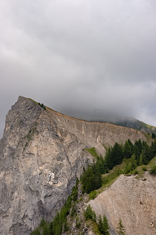 Felskante Alpen Hochformat